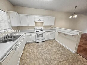 6699 Sunset Hills Blvd in Rex, GA - Foto de edificio - Building Photo