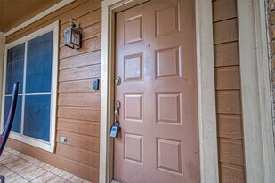 1860 White Oak Dr in Houston, TX - Building Photo