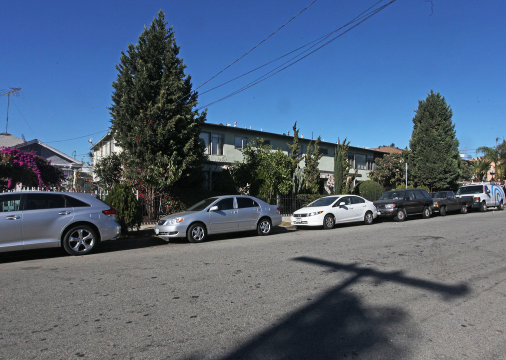 1211 N New Hampshire Ave in Los Angeles, CA - Building Photo