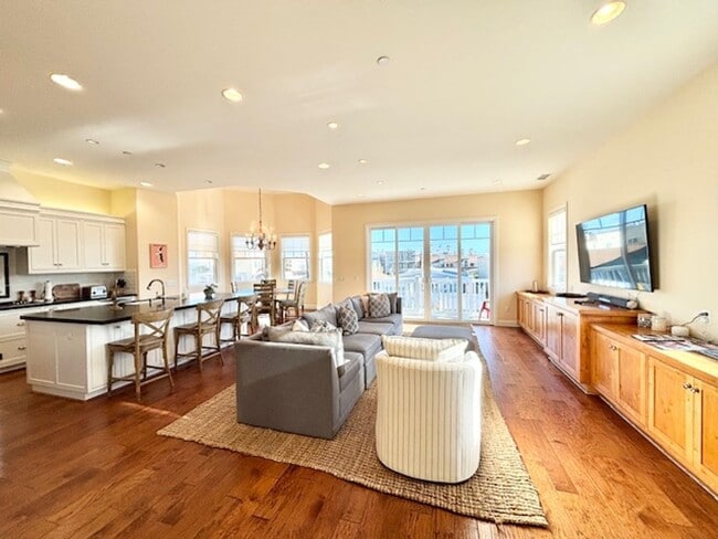 property at 117 Glendale Ave