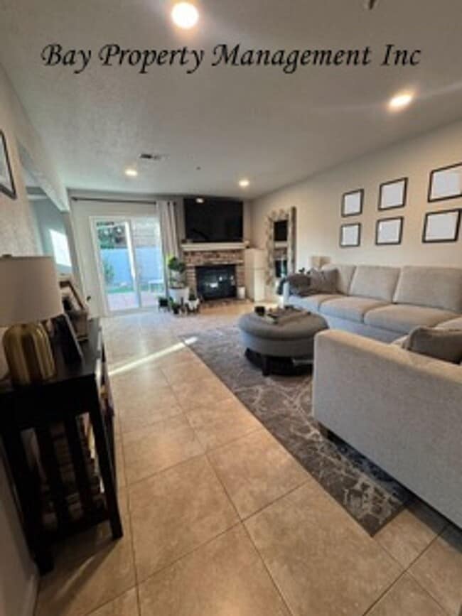 1044 Iverson St in Salinas, CA - Building Photo - Building Photo