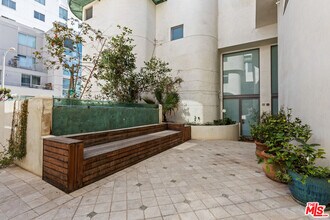 11 Marine Terrace in Santa Monica, CA - Building Photo - Building Photo