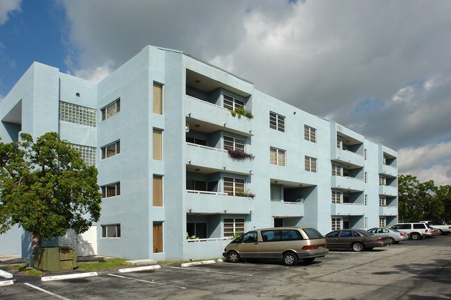 8030 NW 8th St in Miami, FL - Building Photo - Building Photo