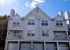 129 Prestwick Way in Edison, NJ - Building Photo