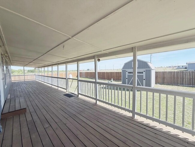 2709 Co Rd 463 in Elgin, TX - Foto de edificio - Building Photo