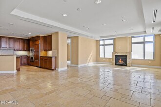 2211 E Camelback Rd in Phoenix, AZ - Building Photo - Building Photo