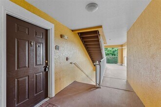 5459 Vineland Rd in Orlando, FL - Building Photo - Building Photo