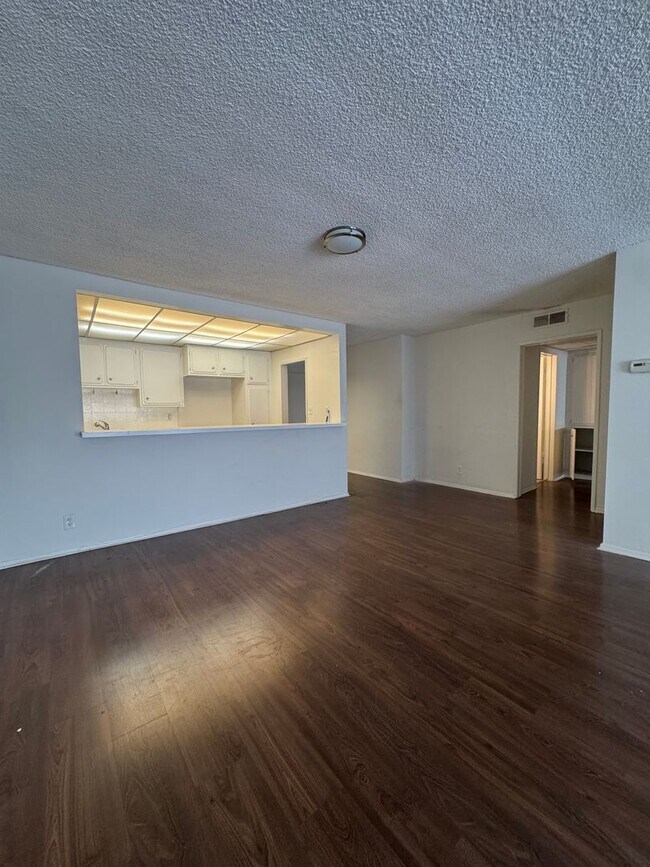 131 N. Orlando Ave Los Angeles, CA 90048 in Los Angeles, CA - Building Photo - Interior Photo