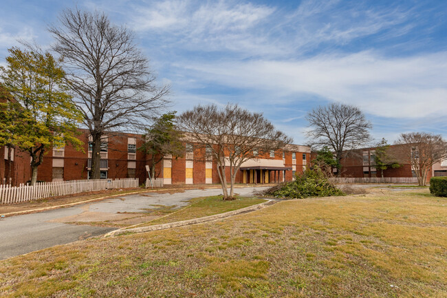 Cool Lane Commons in Richmond, VA - Building Photo - Building Photo