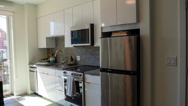 348 Somerville Ave, Unit 516 in Somerville, MA - Foto de edificio - Building Photo