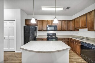 Reserve at Jones Road in Beeville, TX - Building Photo - Building Photo