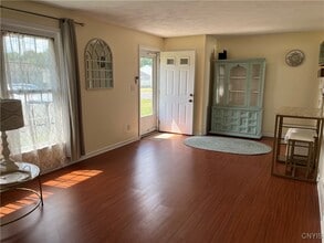 304 Pleasantview Dr in Liverpool, NY - Building Photo - Building Photo