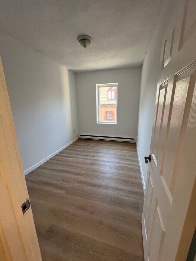 25 Austin St, Unit 301 in Boston, MA - Building Photo - Building Photo