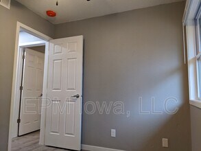 109 Ludland Dr in Manchester, IA - Building Photo - Building Photo