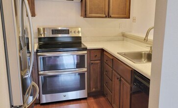 2008 La Terrace Cir, Unit 2008 in San Jose, CA - Building Photo - Building Photo