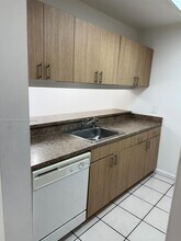 8550 N Sherman Cir in Miramar, FL - Building Photo - Building Photo