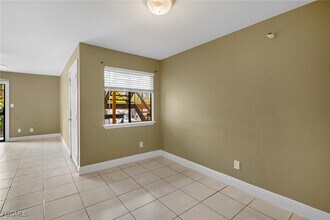2905 Winkler Ave in Ft. Myers, FL - Building Photo - Building Photo
