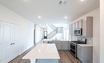 2307 Stonewater Cove in Texas City, TX - Building Photo - Building Photo