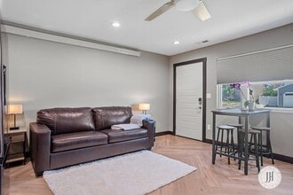 5011 Charmwood Dr in Rapid City, SD - Foto de edificio - Building Photo