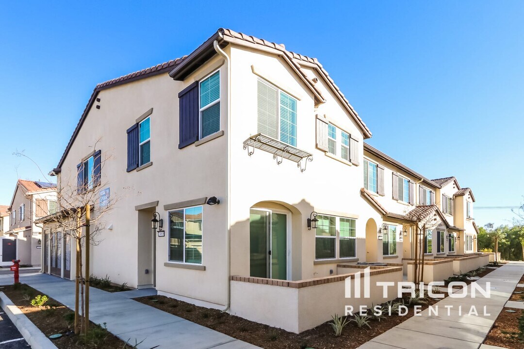 24909 Siempre Ct in Wildomar, CA - Building Photo