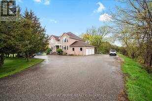 5730 Halls Rd N in Whitby, ON - Building Photo