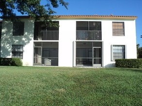 2900 Olivewood Terrace, Unit O202 in Boca Raton, FL - Building Photo - Building Photo