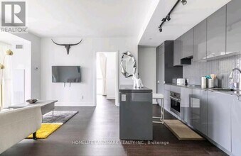 7-1617 Grenville St in Toronto, ON - Building Photo - Building Photo