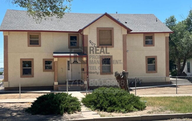 property at 902 W 11th St