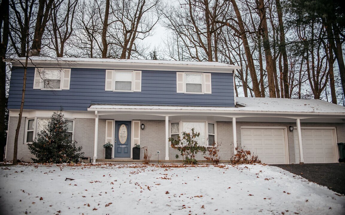 1449 Jill Dr in Hummelstown, PA - Building Photo