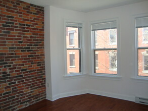 32 Grove St, Unit 6 in Boston, MA - Building Photo - Building Photo