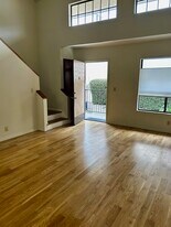 1752 Brockton Ave in Los Angeles, CA - Building Photo