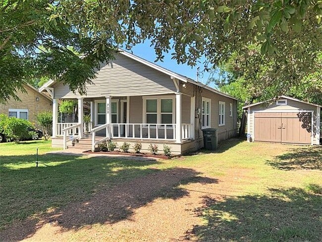 Available for May Move in!  Cute 2 bedroom 2 bathroom house near Downtown Bryan in Bryan, TX - Building Photo - Building Photo