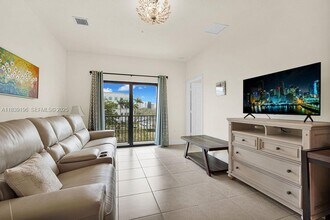 8301 NW 41st St in Doral, FL - Building Photo - Building Photo