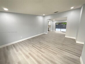 6101 NW 199th St in Hialeah, FL - Building Photo - Building Photo