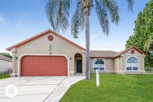 817 Albi Ct in Kissimmee, FL - Building Photo