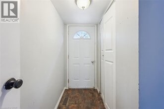 210 Glamis Rd in Cambridge, ON - Building Photo - Building Photo