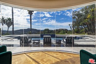 24366 La Masina Ct in Calabasas, CA - Building Photo