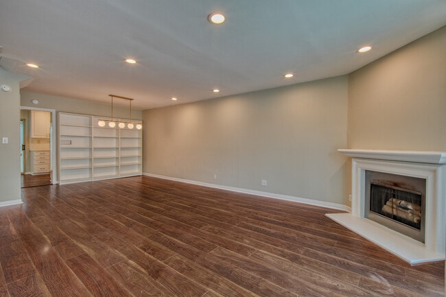 14101 Dickens St in Sherman Oaks, CA - Building Photo - Building Photo