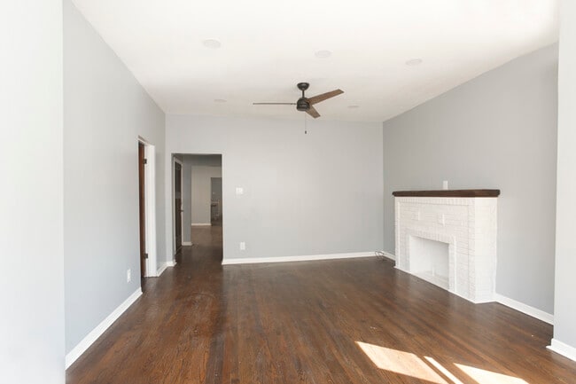 4820 W Roscoe St in Chicago, IL - Building Photo - Building Photo