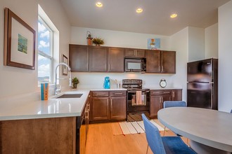 Diamond Ridge Townhomes in Draper, UT - Building Photo - Interior Photo