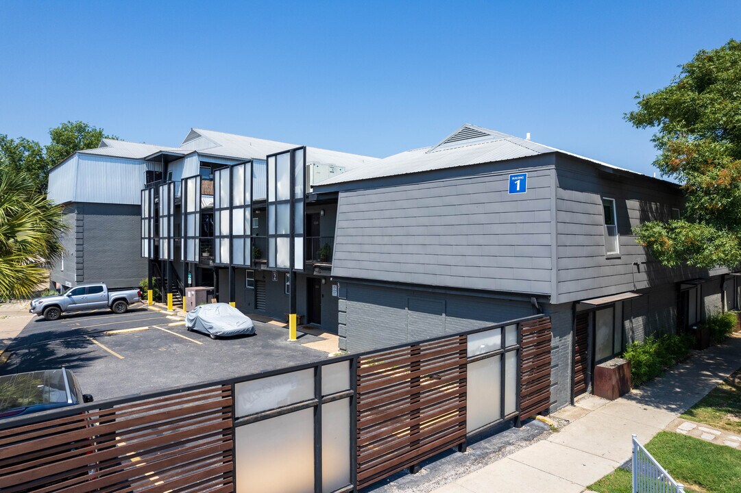 2020 Congress Ave S in Austin, TX - Building Photo