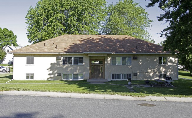 205 Newton Ave NE in Watertown, MN - Building Photo - Building Photo