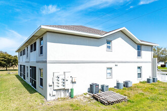 Santa Barbara Commons in Cape Coral, FL - Building Photo - Building Photo