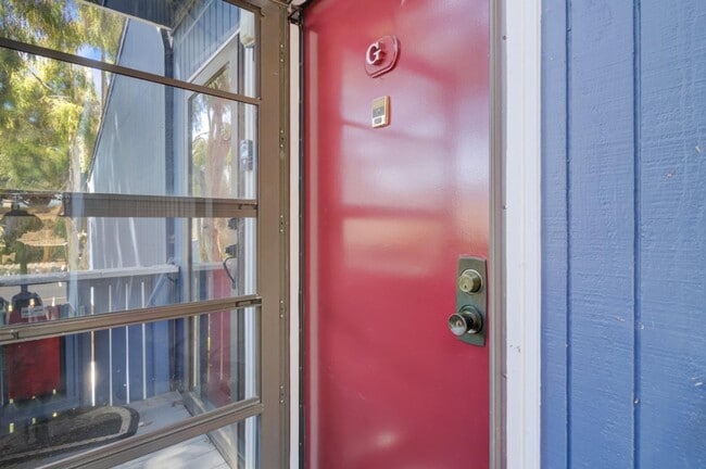property at 139 Piccadilly Pl