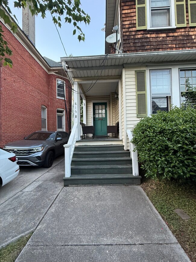 816 Westover Ave, Unit B in Norfolk, VA - Building Photo - Building Photo