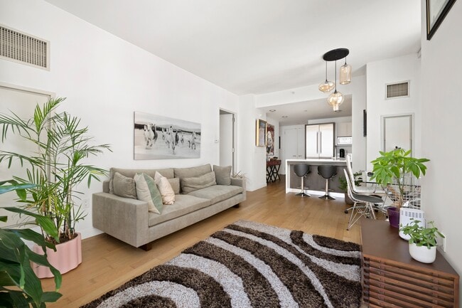 247 W 46th St in New York, NY - Building Photo - Building Photo