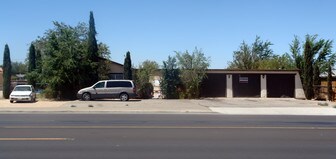 13136 Navajo Rd in Apple Valley, CA - Building Photo