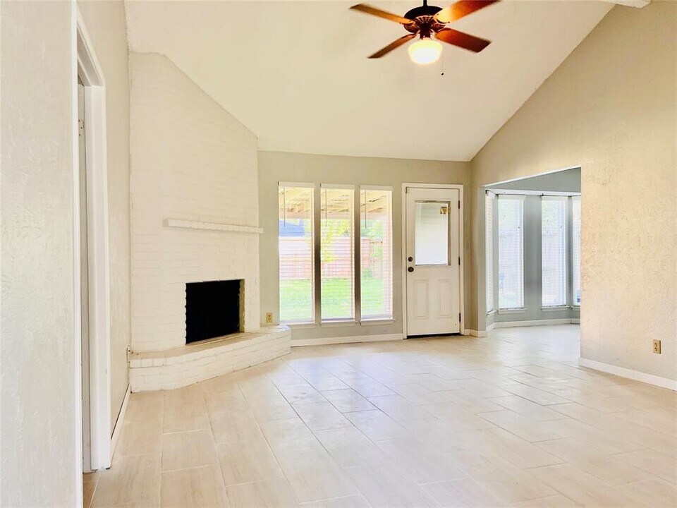 830 Richvale Ln in Houston, TX - Building Photo