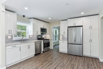 595 Hempstead Ave in Naperville, IL - Building Photo - Building Photo