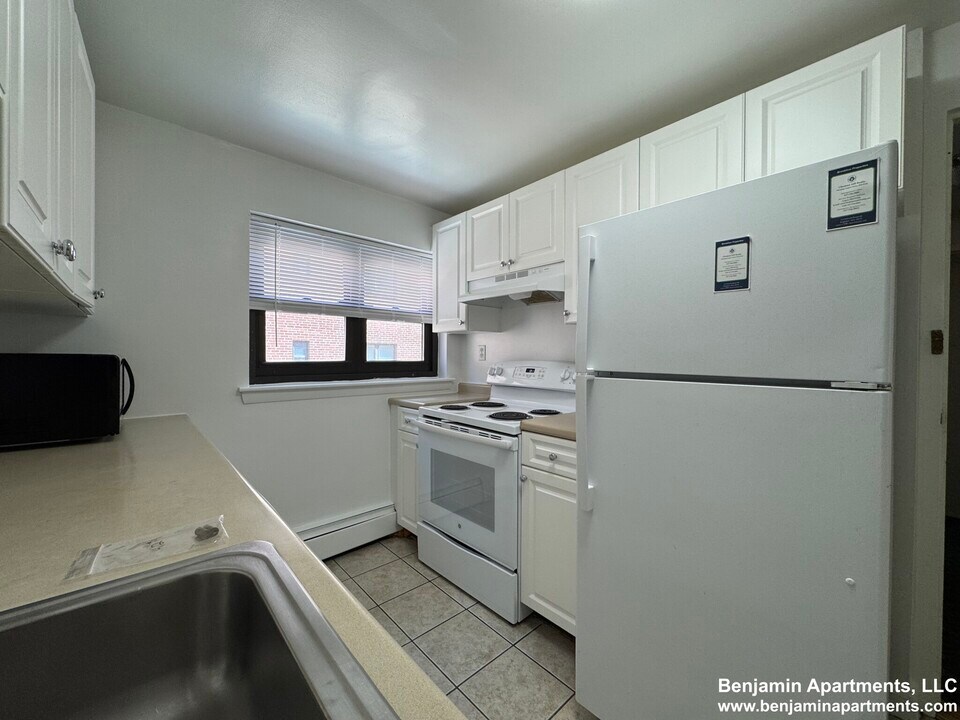50 Harvard Ave, Unit 4 in Brookline, MA - Building Photo